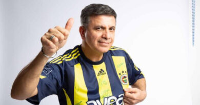 “Unutma Burdayız Fenerbahçem Yanındayız”