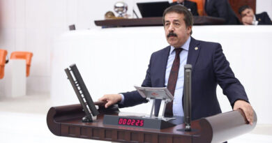 İslami hassasiyetleri kamusal alandan dışlamaya mı çalışılıyor..